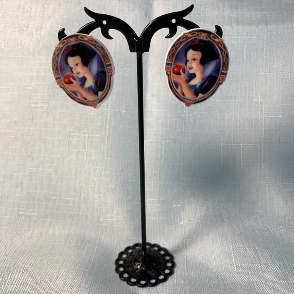 NWT Handmade Disney Snow White Pierced Earrings! - Picture 3 of 3